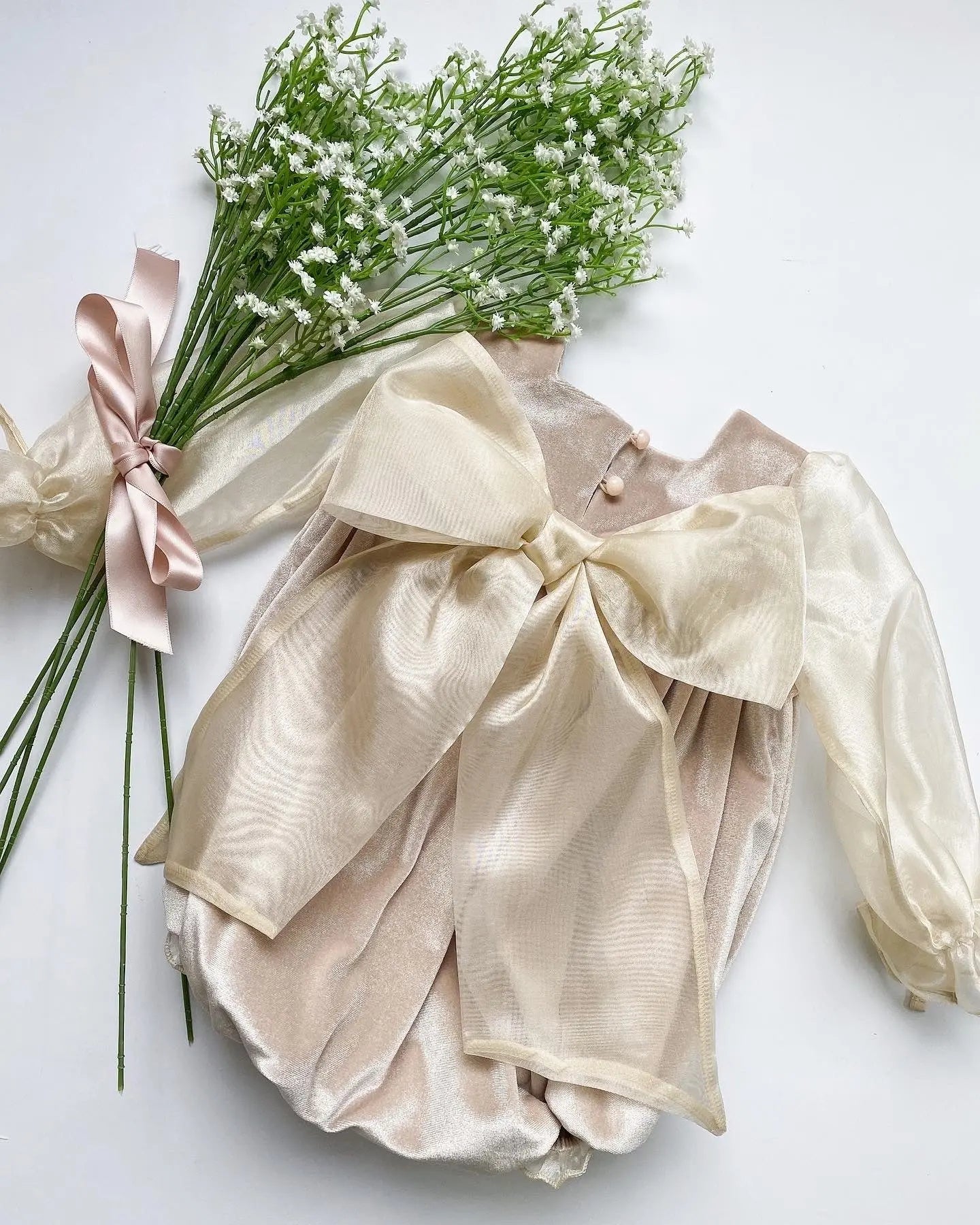Petite Maison Kids Helena velour romper with large cream bow