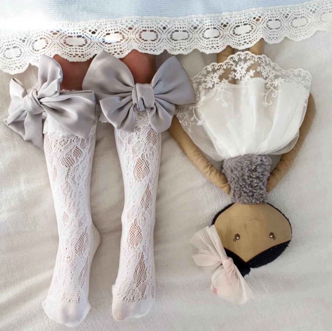 PETITE MAISON KIDS LOLA LACE SOCKS WITH SATIN BOWS