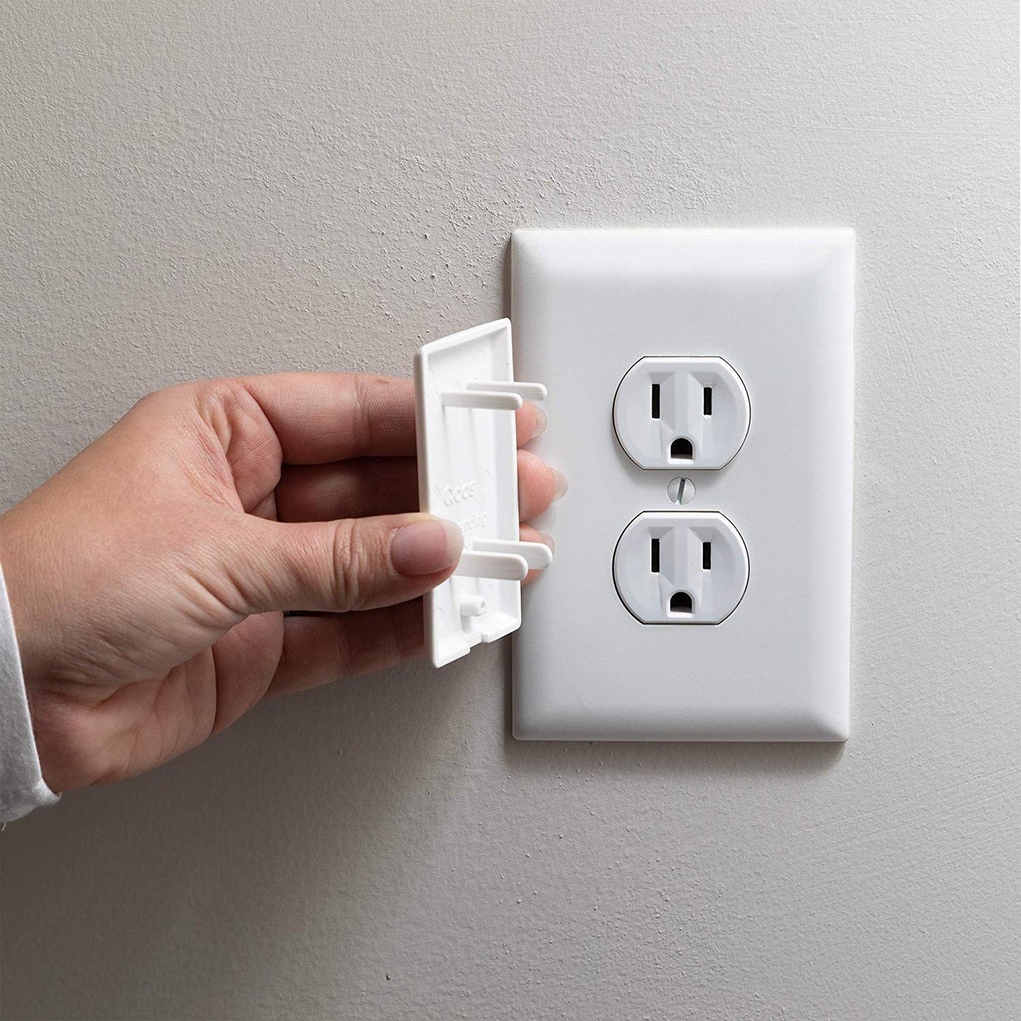 QDOS STAYPUT DOUBLE OUTLET PLUG - WHITE (6 PACK) - baby enRoute