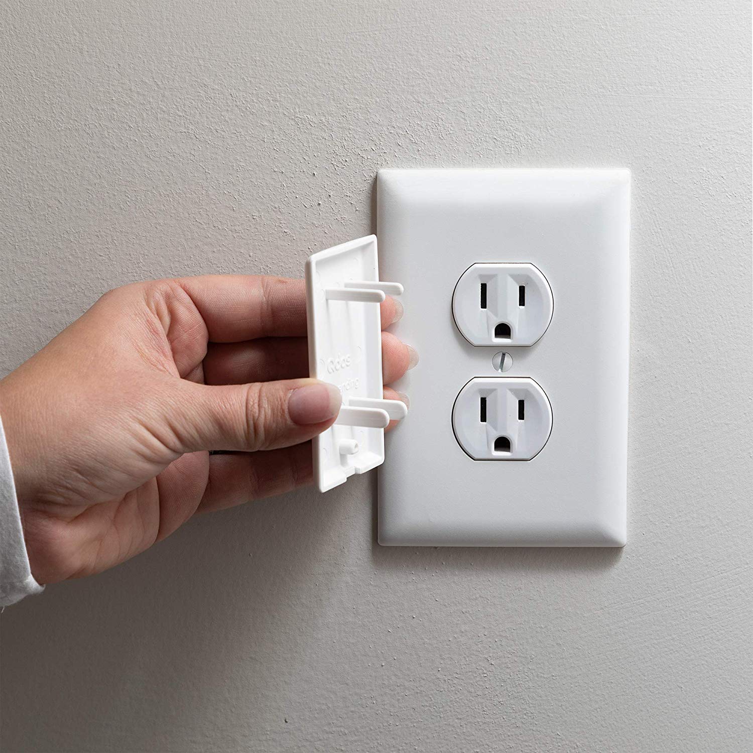 QDOS STAYPUT DOUBLE OUTLET PLUG - WHITE (6 PACK)