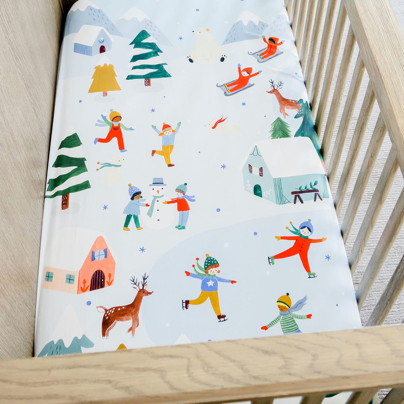 ROOKIE HUMANS COTTON SATEEN CRIB SHEET: SNOWY DAY - baby enRoute