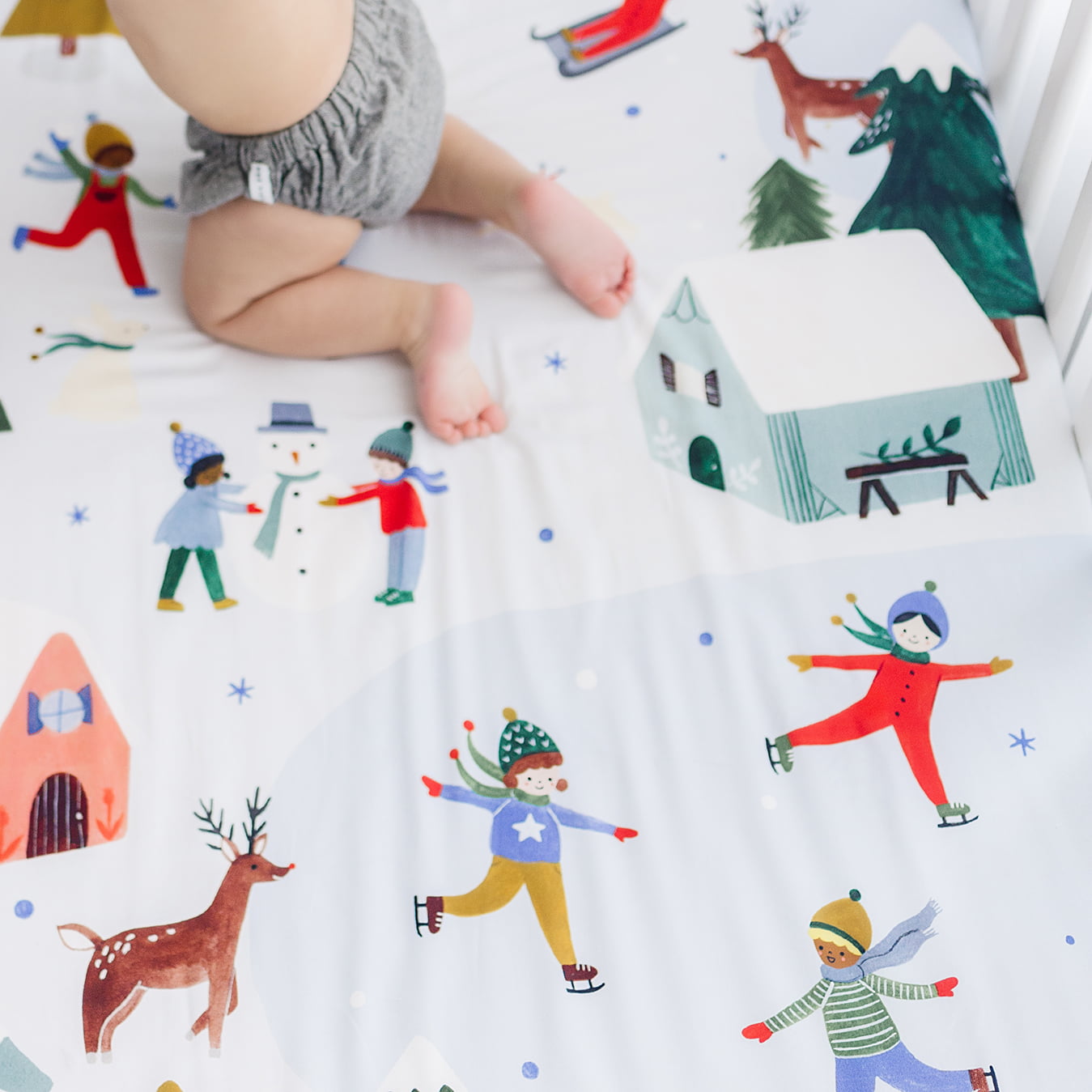 ROOKIE HUMANS COTTON SATEEN CRIB SHEET SNOWY DAY
